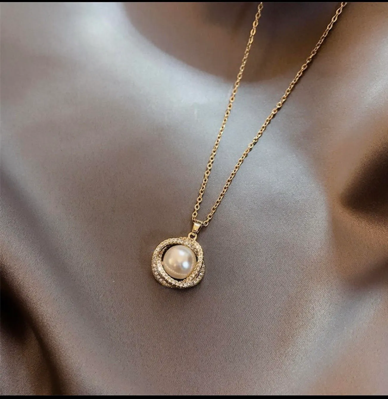 Pearl Crystal Halo Necklace